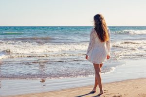 Come rigenerare i capelli stressati dal sole